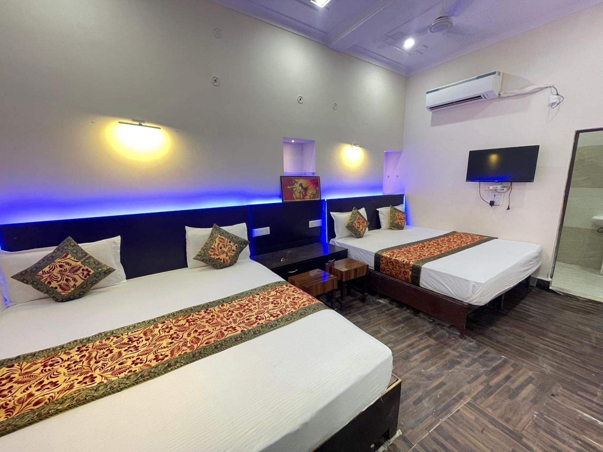 Kashi Ganga Ghat Guest House Near Kashi Vishwanath Temple - Varanasi — Photos 1